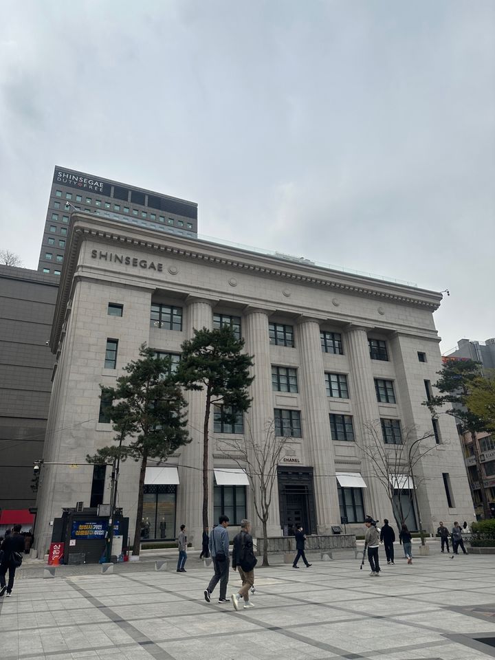 [서울=뉴시스] 이혜원 기자 = 9일 서울 중구에 문을 연 신세계백화점 본점 '더 헤리티지'.&nbsp; *재판매 및 DB 금지