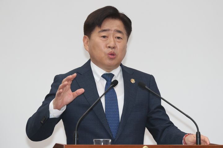 [제주=뉴시스] 오영훈 제주지사가 9일 오후 제437회 제주도의회 임시회 제4차 본회의 도정질문에서 답변하고 있다. (사진=제주도의회 제공) 2025.04.09. photo@newsis.com *재판매 및 DB 금지