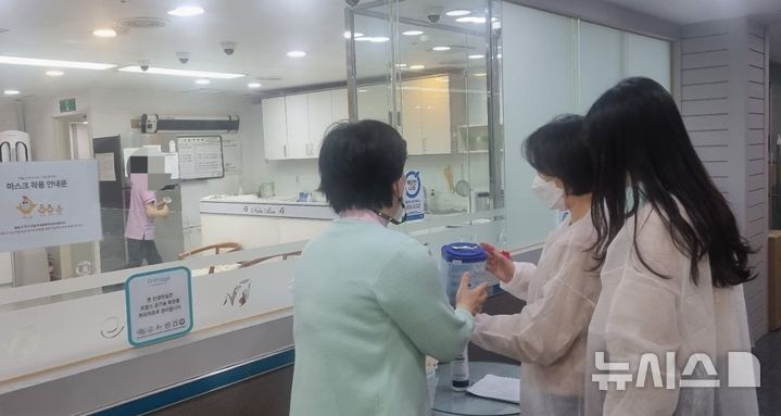 [안양=뉴시스] 산후조리원 점검 현장. (사진=안양시 제공).2025.04.09.photo@newsis.com