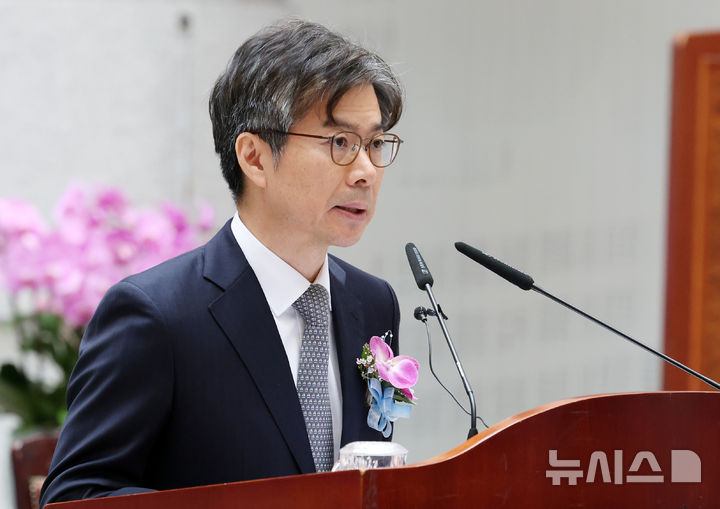 [서울=뉴시스] 이영환 기자 = 마용주 대법관이 9일 오전 서울 서초구 대법원에서 열린 취임식에서 취임사를 하고 있다. 2025.04.09. 20hwan@newsis.com