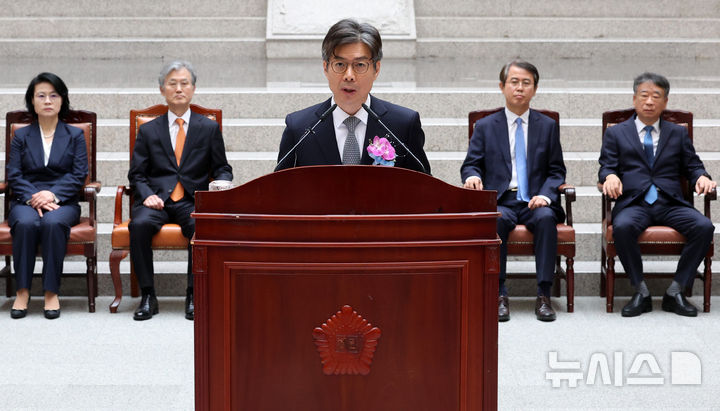 [서울=뉴시스] 이영환 기자 = 마용주 대법관이 9일 오전 서울 서초구 대법원에서 열린 취임식에서 취임사를 하고 있다. 2025.04.09. 20hwan@newsis.com