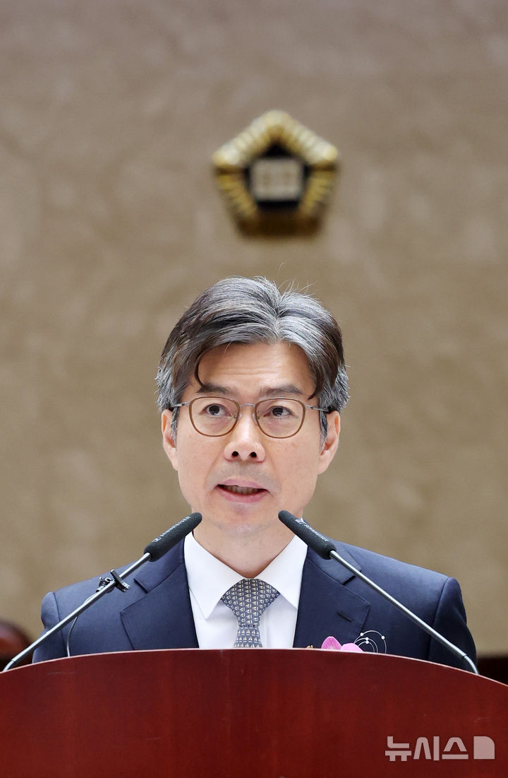 [서울=뉴시스] 이영환 기자 = 마용주 대법관이 9일 오전 서울 서초구 대법원에서 열린 취임식에서 취임사를 하고 있다. 2025.04.09. 20hwan@newsis.com