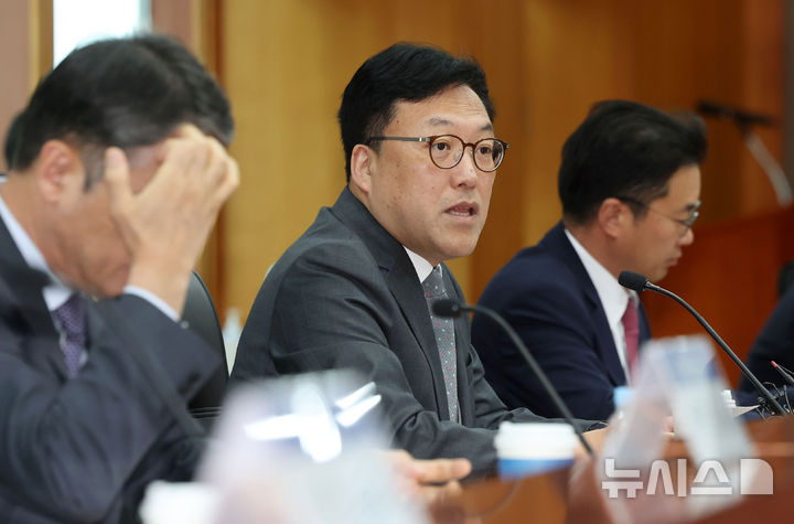 [서울=뉴시스] 홍효식 기자 = 김병환 금융위원회 위원장이 9일 오후 서울 영등포구 금융투자협회에서 열린 종합금융투자회사 CEO 간담회에서 발언하고 있다. 2025.04.09. yesphoto@newsis.com