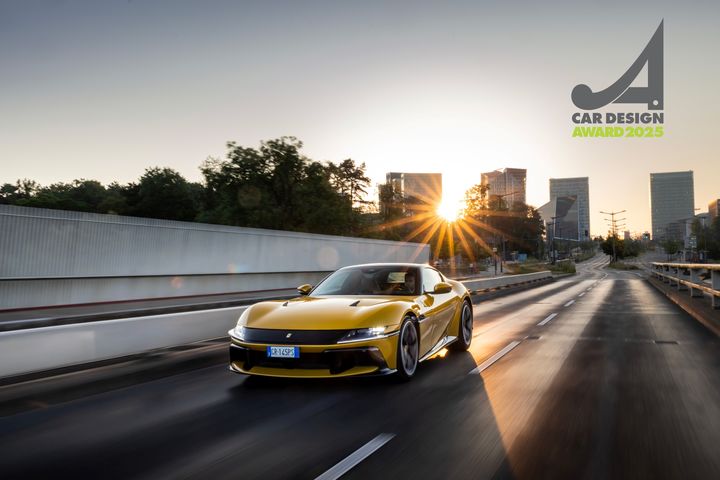 [서울=뉴시스] 페라리 12칠린드리가 지난 8일(현지시간) 이탈리아 밀라노에서 열린 '2025 카 디자인 어워드' 양산차 부문에서 수상의 영예를 안았다고 10일 밝혔다. (사진=페라리 제공) photo@newsis.com *재판매 및 DB 금지
