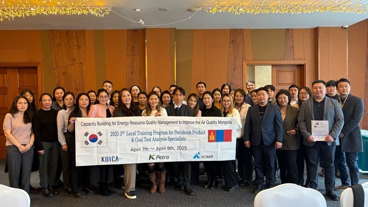 [세종=뉴시스]한국광해광업공단(KOMIR)이 몽골에서 석탄 시험업무 실무자 역량 강화 현지 연수를 개최했다고 10일 밝혔다.(사진=한국광해광업공단 제공) *재판매 및 DB 금지