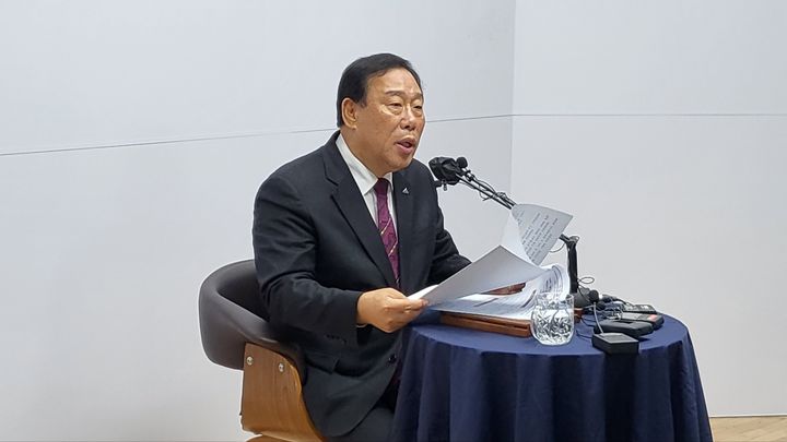 [세종=뉴시스] 송승화 기자 = 설명하는 최민호 세종시장. 2025.04.10.ssong1007@newsis.com. *재판매 및 DB 금지