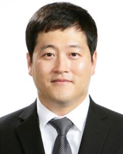 [부산=뉴시스] 국립부경대학교는 양민준 교수(환경지질과학전공)가 최근 부산 한화리조트에서 열린 대한지질공학회 정기총회 및 춘계학술발표대회에서 환경지질학 및 수리지질 분야의 연구 성과를 인정받아 우수논문상을 수상했다고 10일 밝혔다. (사진=부경대 제공) 2025.04.10. photo@newsis.com *재판매 및 DB 금지