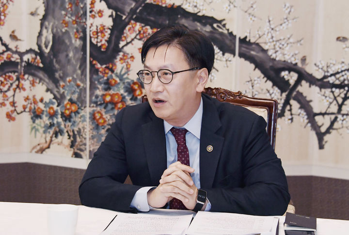 김범석 기획재정부 차관이 10일 정부서울청사에서 열린 '범정부 국내대응 전담반 회의'를 주재하고 모두발언을 하고 있다.(사진 : 기재부 제공). *재판매 및 DB 금지