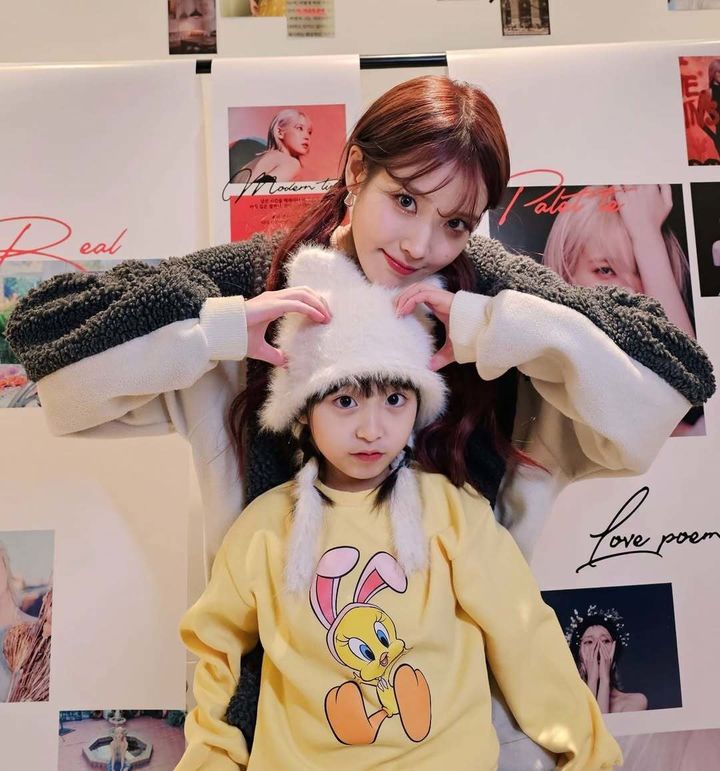 [서울=뉴시스] 아이유·안태린 (사진=인스타그램 캡처) 2025.04.10. photo@newsis.com *재판매 및 DB 금지