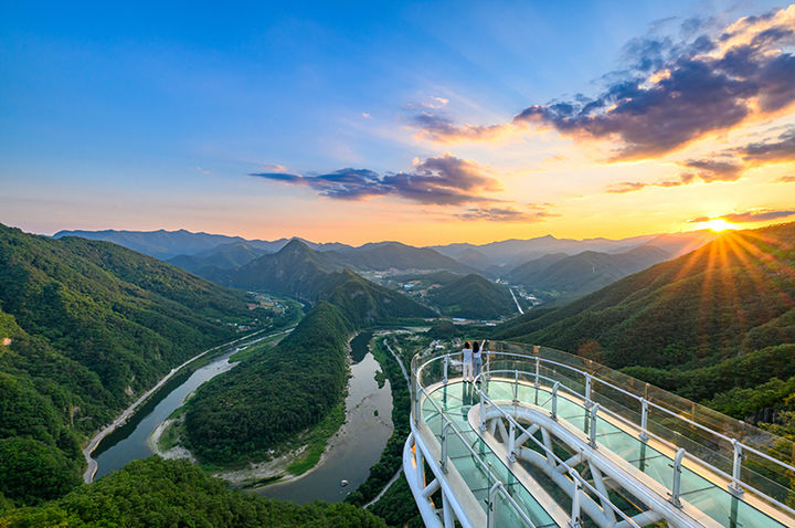 변방산 군립공원 스카이워크 일출.(사진=정선군 제공) *재판매 및 DB 금지