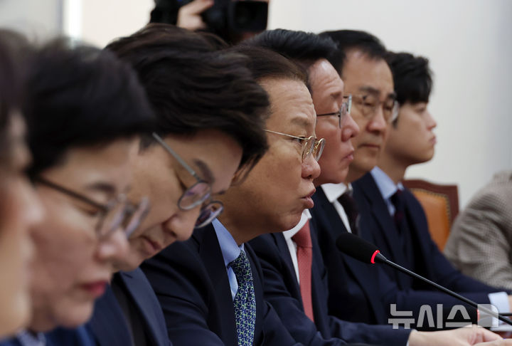 [서울=뉴시스] 고승민 기자 = 권영세 국민의힘 비상대책위원장이 10일 서울 여의도 국회에서 열린 비상대책위원회의에서 발언하고 있다. 2025.04.10. kkssmm99@newsis.com