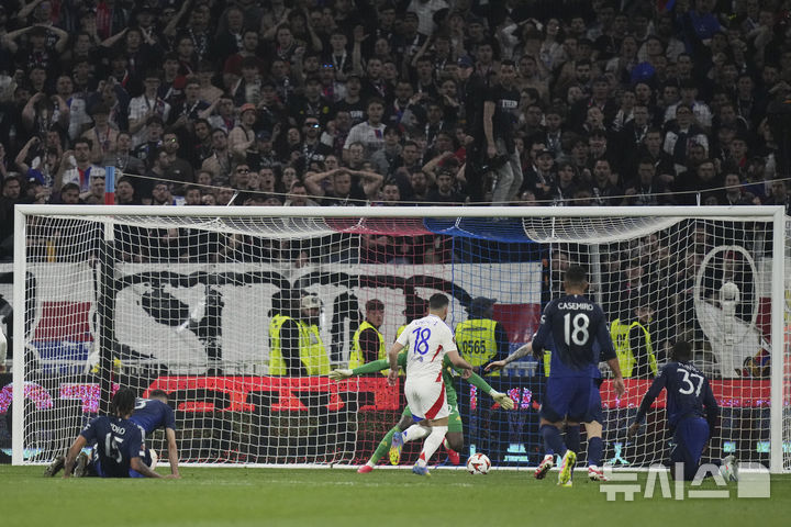 [리옹=AP/뉴시스] 프랑스 프로축구 리그앙 올림피크 리옹의 라얀 셰르키. 2025.04.10.