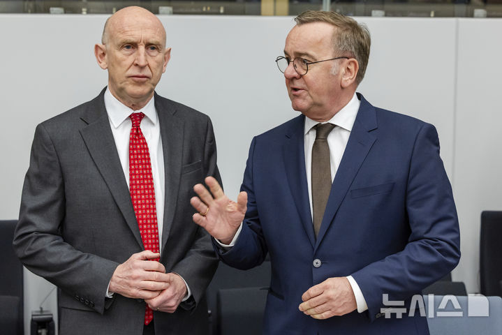 Britain&#039;s Defense Secretary John Healey, left, talks with Germany&#039;s Defense Minister Boris Pistorius during a meeting of the Ukraine Defense Contact Group at NATO headquarters in Brussels, Friday, April 11, 2025. (AP Photo/Geert Vanden Wijngaert)