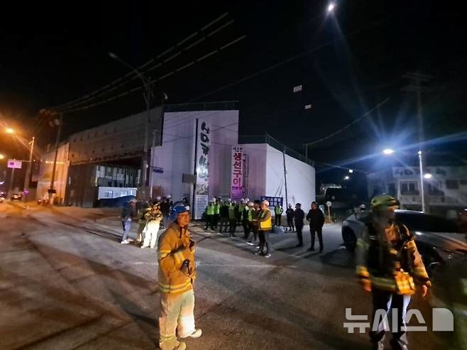 [안양=뉴시스] 차량 통제 현장.(사진=경기소방본부 제공)*재판매 및 DB 금지