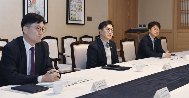 [세종=뉴시스] 김범석 기획재정부 1차관은 11일 서울 종로구 정부서울청사에서 열린 '제33차 물가관계차관회의'를 주재하고 긴급 할당관세 적용 방침을 밝혔다. (사진=기재부 제공) 2025.04.11. photo@newsis.com *재판매 및 DB 금지