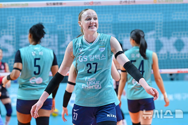 [서울=뉴시스]여자배구 아시아쿼터 드래프트 1순위 와일러 페퍼행. (사진=KOVO 제공)