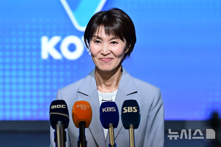 [서울=뉴시스]여자배구 흥국생명 요시하라 감독. (사진=KOVO 제공)