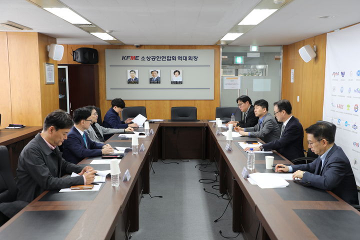 [서울=뉴시스] 소상공인연합회는 11일 서울 여의도 소공연 대회의실에서 정책자문위원회 회의를 열고 대선 공약 정책과제를 논의했다. (사진=소상공인연합회 제공) 2025.04.11. photo@newsis.com *재판매 및 DB 금지