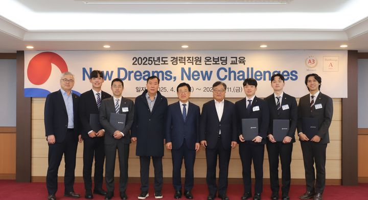 [서울=뉴시스] 기계설비건설공제조합(CI GUARANTEE)은 11일 신입 경력직원을 대상으로 이틀간 직무교육을 진행했다고 밝혔다. (사진=CI GUARANTEE 제공) 2025.04.11. photo@newsis.com *재판매 및 DB 금지