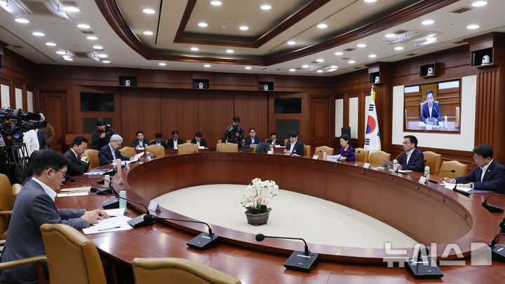 [서울=뉴시스] 김명원 기자 = 최상목 경제부총리 겸 기획재정부 장관이 11일 오전 서울 종로구 정부서울청사에서 열린 대외경제장관회의에 참석해 발언하고 있다. 2025.04.11. kmx1105@newsis.com