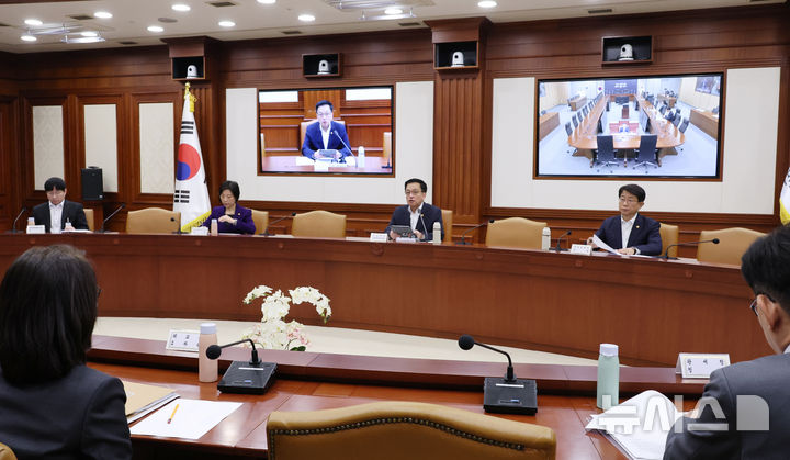 [서울=뉴시스] 김명원 기자 = 최상목 경제부총리 겸 기획재정부 장관이 11일 오전 서울 종로구 정부서울청사에서 열린 대외경제장관회의에 참석해 발언하고 있다. 2025.04.11. kmx1105@newsis.com