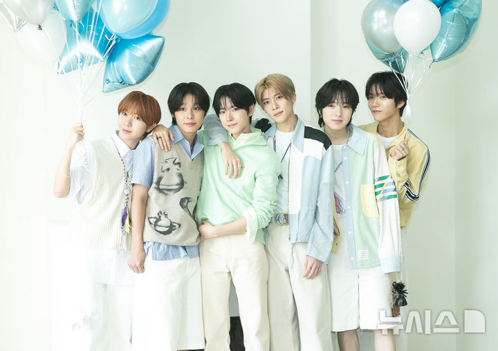 [서울=뉴시스] 김혜진 기자 = 그룹 NCT 위시가 지난 10일 오전 서울 용산구 로그먼트 빌라트에서 인터뷰에 앞서 포즈를 취하고 있다. 2025.04.14. jini@newsis.com