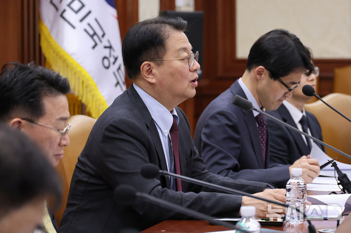 [서울=뉴시스] 김명원 기자 = 방기선 국무조정실장이 11일 서울 종로구 정부서울청사에서 열린 중앙행정기관 감사관회의에 참석해 발언하고 있다. 2025.04.11. kmx1105@newsis.com