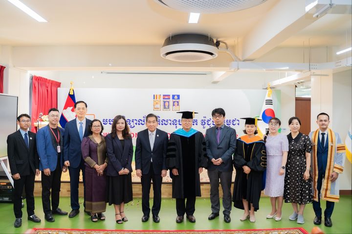 [창원=뉴시스]우정 캄보디아 간호대학, 프놈펜에서 개교식.(사진=창신대 제공) 2025.04.12.photo@newsis.com *재판매 및 DB 금지