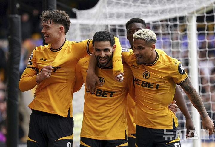 [울버햄튼=AP/뉴시스]울버햄튼, 토트넘 꺾고 4연승. 2025.04.13.