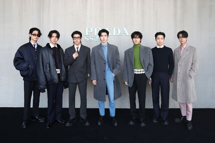 [서울=뉴시스] 엔하이픈 프라다(PRADA) 2025 봄여름 여성복 패션쇼. (사진 = 빌리프랩 제공) 2025.04.13. photo@newsis.com. *재판매 및 DB 금지