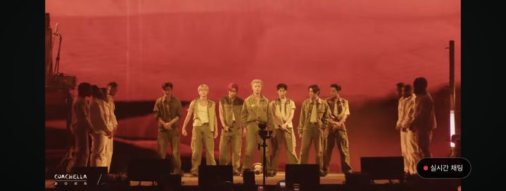 [서울=뉴시스] 엔하이픈 코첼라 무대. (사진 = 유튜브 생중계 캡처) 2025.04.13. photo@newsis.com. *재판매 및 DB 금지
