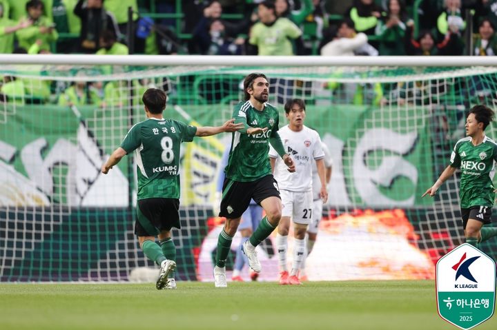 [서울=뉴시스]K리그1 전북 콤파뇨. (사진=한국프로축구연맹 제공)