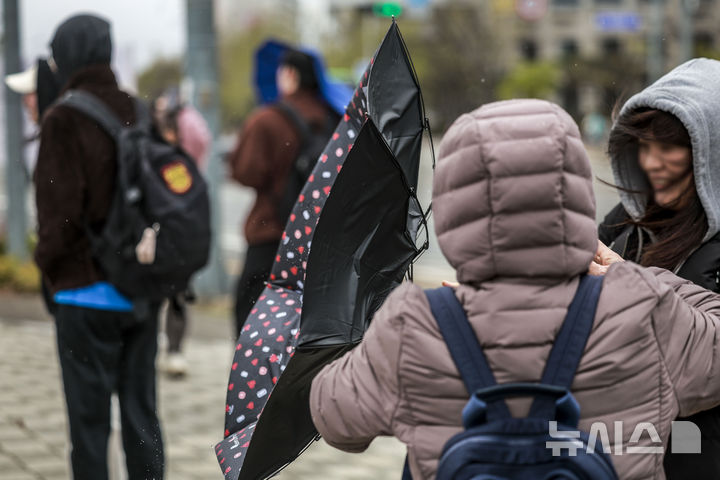 서울 강풍·건조주의보 발효…수도권 황사 유입
