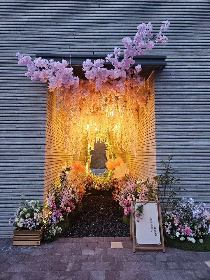 [진천=뉴시스] 충북 진천군 농다리 스토리움에 설치된 포토존. (사진=진천군 제공) 2025.4.14. photo@newsis.com *재판매 및 DB 금지