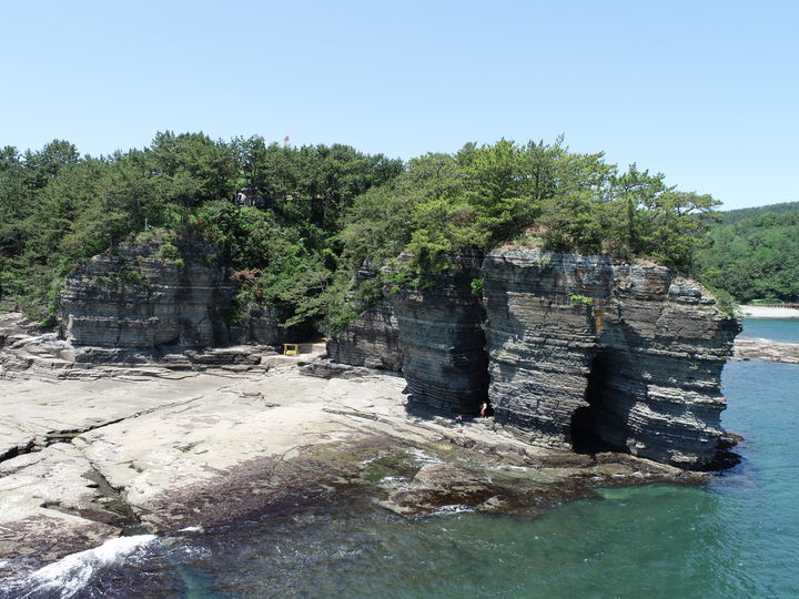 [창원=뉴시스] 경남 고성군 상족암 인근 병풍바위 주상절리. (사진=뉴시스 DB). photo@newsis.com *재판매 및 DB 금지