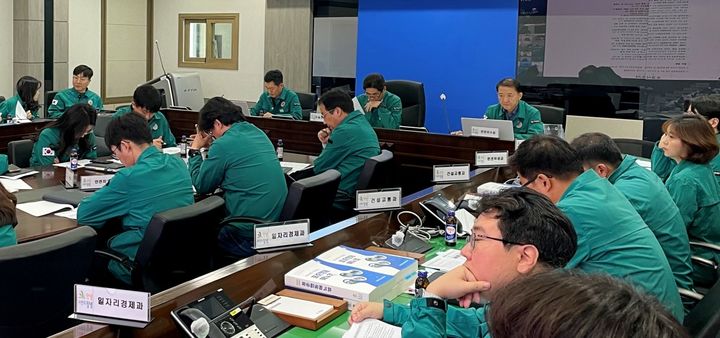 [창녕=뉴시스] 경남 창녕군이 집중안전점검 대책 회의를 하고 있다. (사진= 창녕군 제공) 2025.04.14. photo@newsis.com *재판매 및 DB 금지