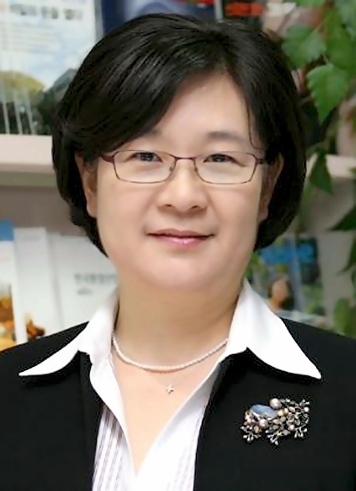 [서울=뉴시스] 아동복지전문기관 초록우산이 제20대 대표이사로 양옥경 이화여대 명예교수를 선임했다고 14일 밝혔다. 사진은 양 신임 대표이사. (사진제공=초록우산) 2025.04.14. photo@newsis.scom *재판매 및 DB 금지