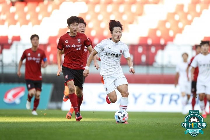 [서울=뉴시스] 지난 2020년 K리그2에서 펼쳐진 제주 유나이티드 대 부천FC1995의 맞대결 장면. (사진=한국프로축구연맹 제공) *재판매 및 DB 금지