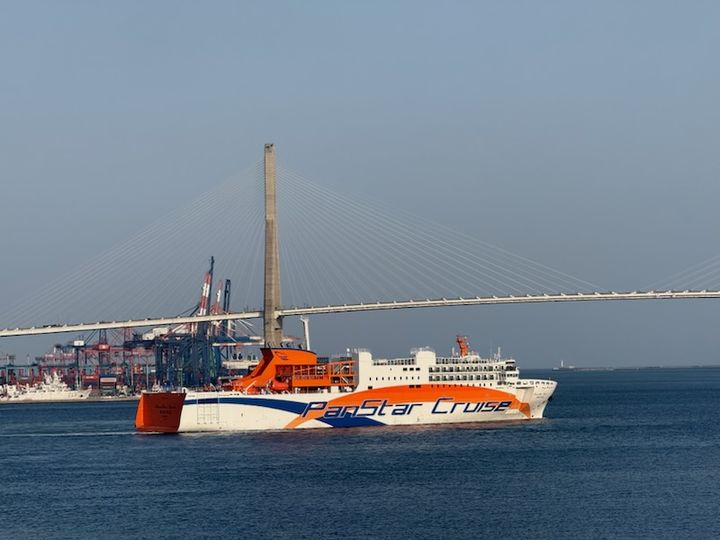 [부산=뉴시스] 첫 출항 중인 팬스타 미라클호. (사진=팬스타그룹 제공) 2025.04.14. photo@newsis.com *재판매 및 DB 금지
