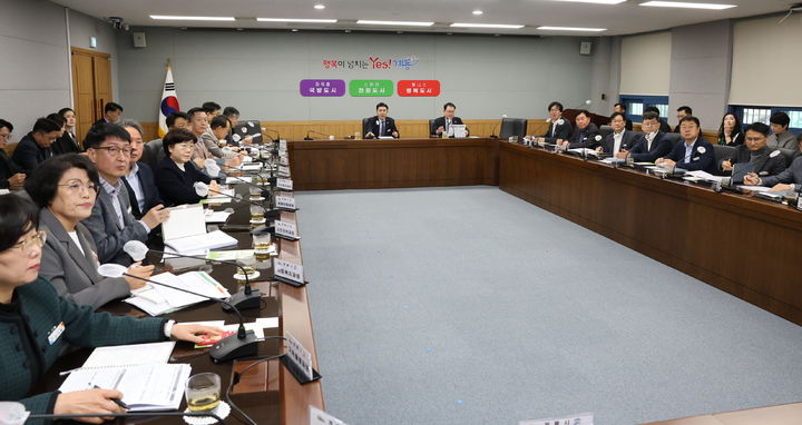 [계룡=뉴시스]계룡시는 14일 이응우 시장이 참석한 가운데 확대간부회의를 가졌다. 2025. 04. 14 photo@newsis.com *재판매 및 DB 금지