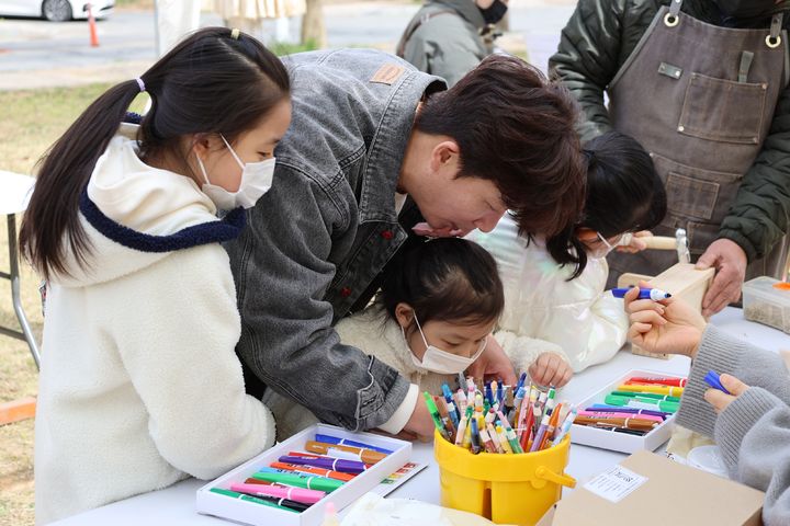 [광주=뉴시스] 화순군문화관광재단은 한국문화예술교육진흥원이 주관하는 '2025 생활밀착형 문화예술교육 지원 가가호호' 공모사업에 최종 선정됐다고 밝혔다. (사진=화순군 제공). 2025.04.14. photo@newsis.com *재판매 및 DB 금지