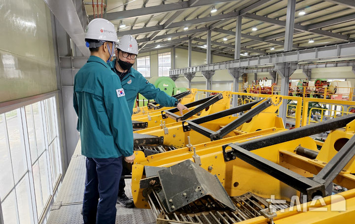 [광주=뉴시스] 광주시 중대재해예방 의무 사항 준수 여부 점검. (사진=광주시청 제공). photo@newsis.com *재판매 및 DB 금지