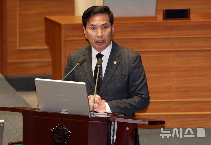 미래 전장 주도권 확보! 한국형 국방과학기술 혁신의 중요성 - 김선호 국방부 장관 직무대행 강조