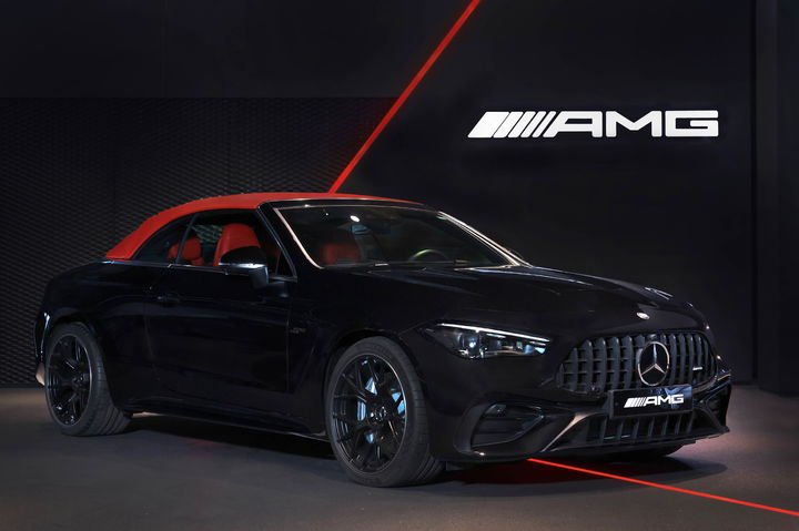 [서울=뉴시스] 한성자동차가 15일 공개한 메르세데스-벤츠 AMG CLE 53 4MATIC+ 카브리올레 'AMG 한성 에디션 2025' 모델 모습. (사진=한성자동차 제공) 2025.04.15 photo@newsis.com *재판매 및 DB 금지