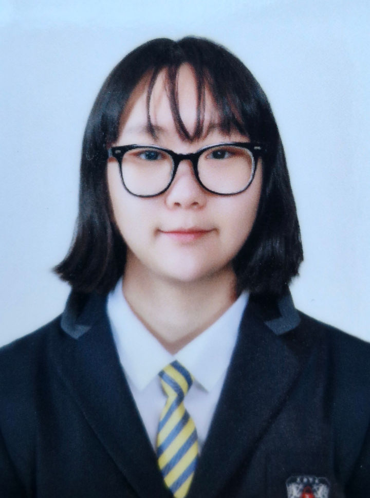 [부산=뉴시스] 부산백병원에 기부한 마산한일여고 1학년 홍아진 학생. (사진=부산백병원 제공) 2025.04.15. photo@newsis.com *재판매 및 DB 금지