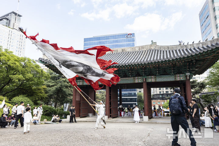 [서울=뉴시스] 2024년 궁중문화축전 경희궁 길놀이 (사진=국가유산청 제공) 2025.04.15. photo@newsis.com