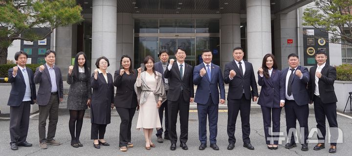 [전주=뉴시스]윤난슬 기자 = 전북 전주비전대학교는 몽골 고비사막주 달란자르가드 시와 국제교류 프로그램 개발을 위한 상호 협력 협약을 체결했다고 15일 밝혔다.(사진=전주비전대 제공)