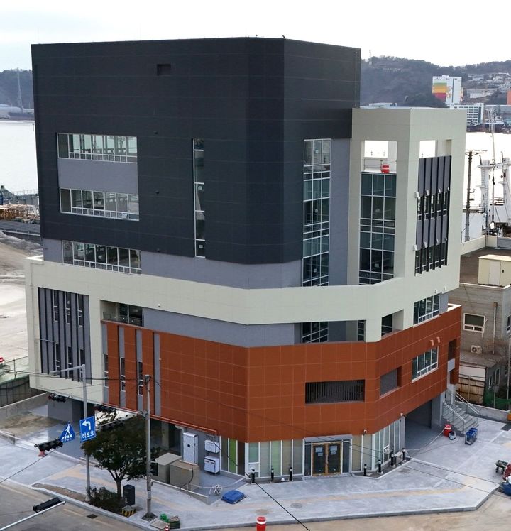 [부산=뉴시스] 감천항 항만근로자 복지지원센터 (사진=부산항만공사 제공) 2025.04.15. photo@newsis.com *재판매 및 DB 금지