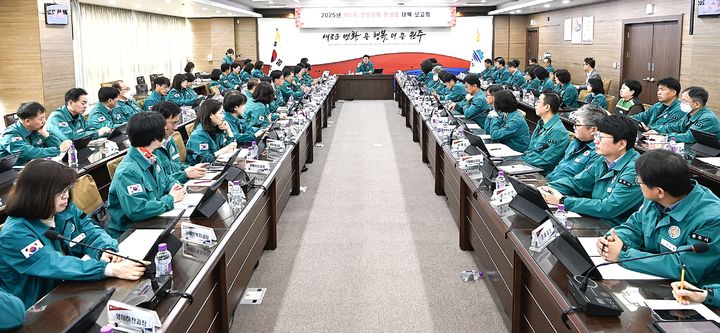 제1차 민생경제 활성화 대책보고회. *재판매 및 DB 금지