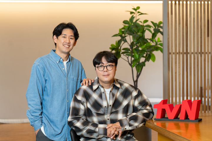 이민수(왼쪽), 신원호 PD